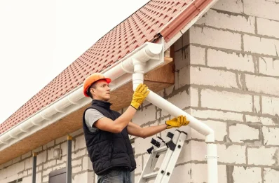 Pose et remplacement de gouttières à Neuve-Maison